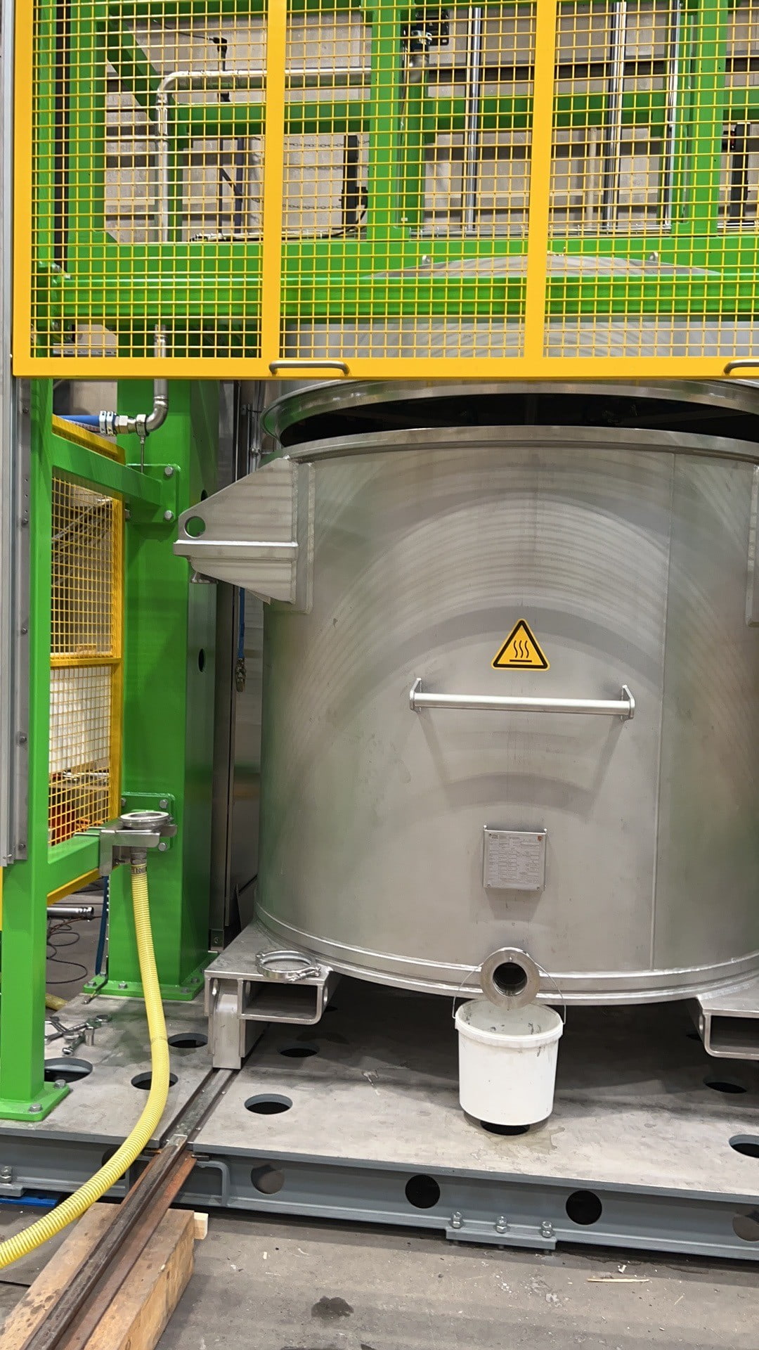 Waschmaschine integrated with downstream line