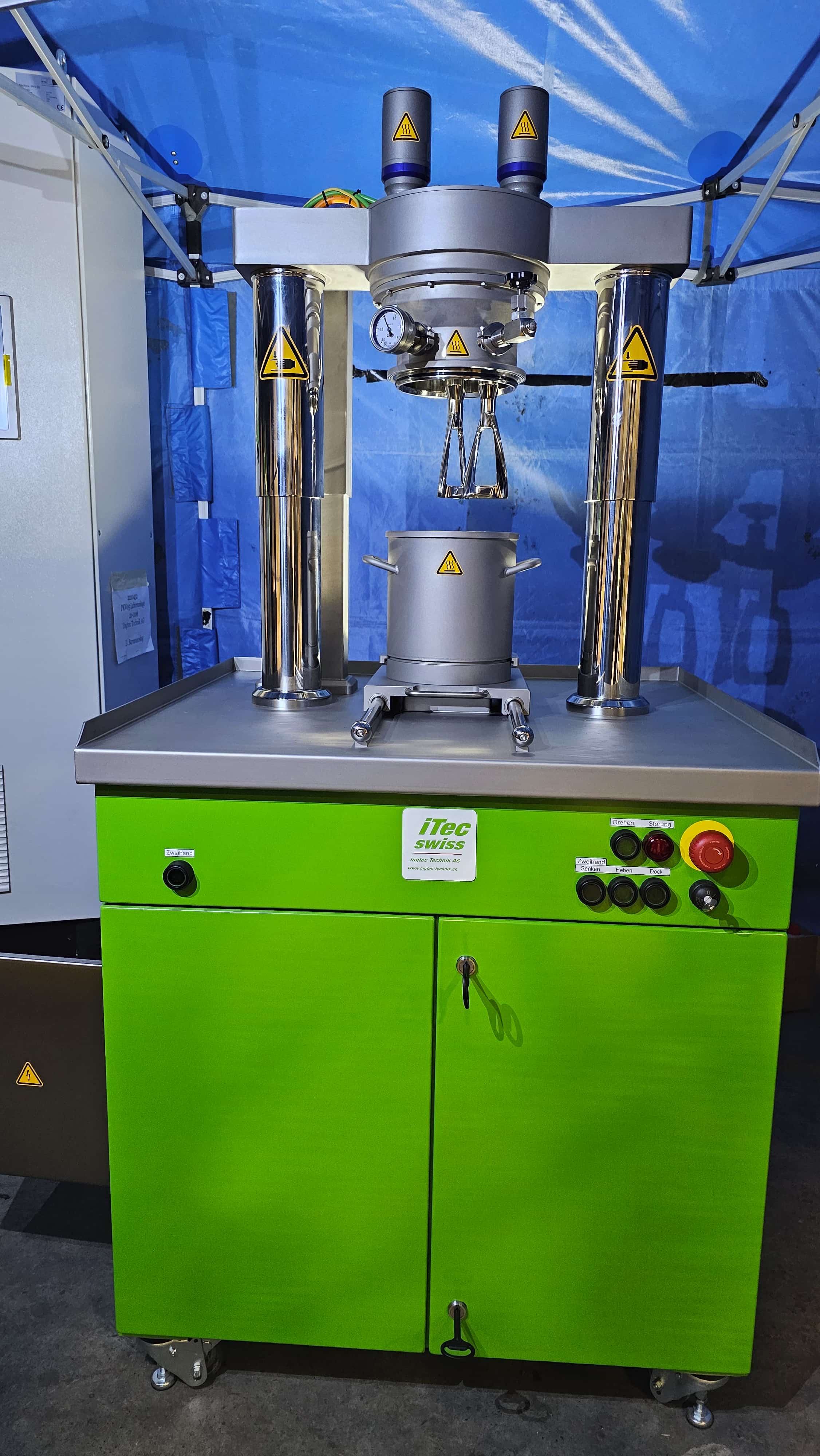 Kneader drive unit